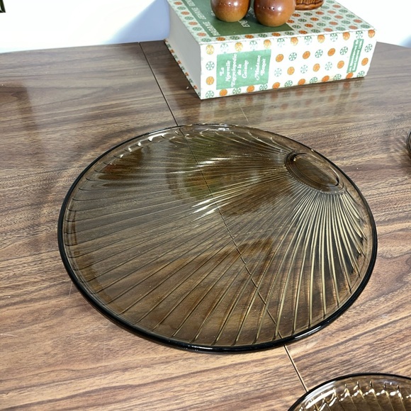 6 VINTAGE SMOKED AMBER GLASS PLATES - Picture 10 of 10